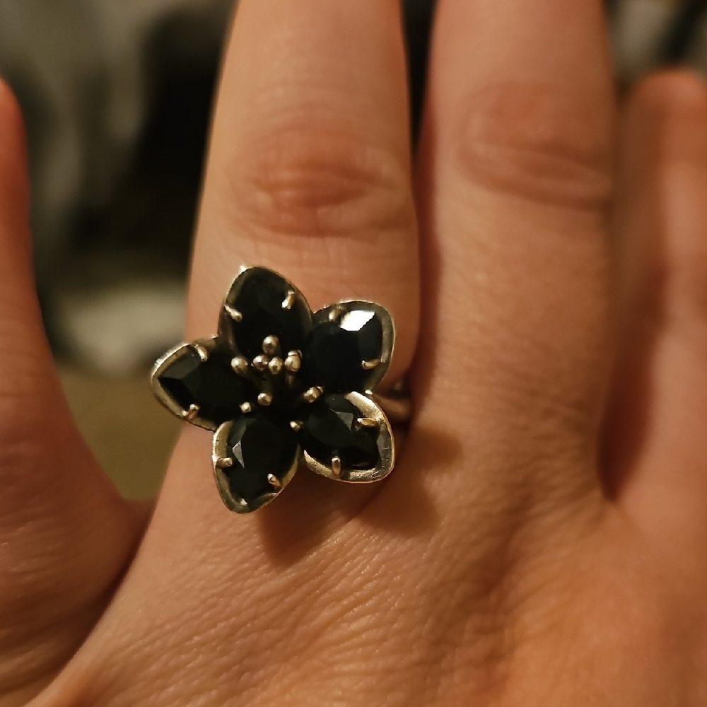 Elegant Black Flower Ring- Vintage